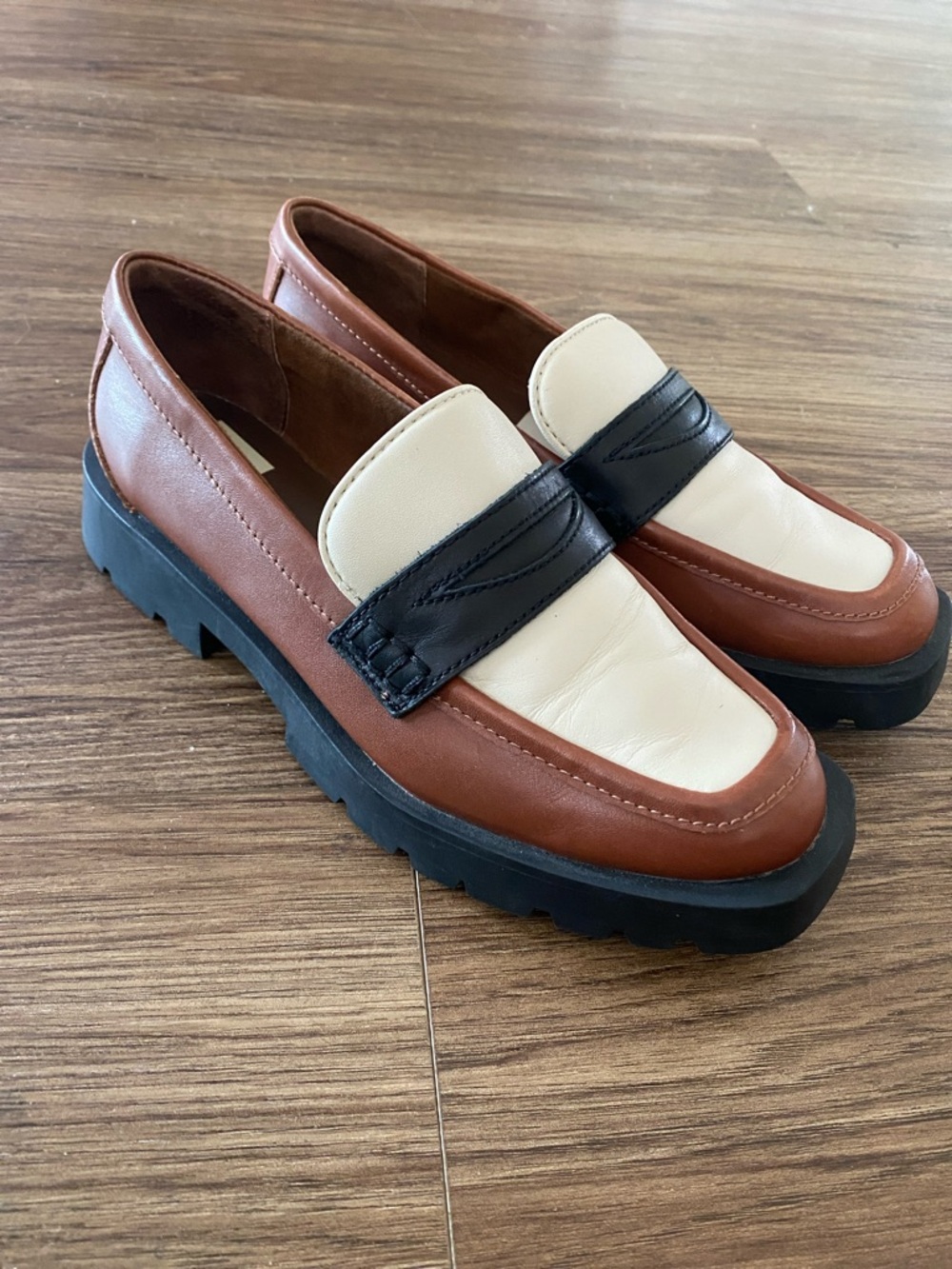 Dolce Vita Elias loafer size 8 brown,black & white leather. Lug sole